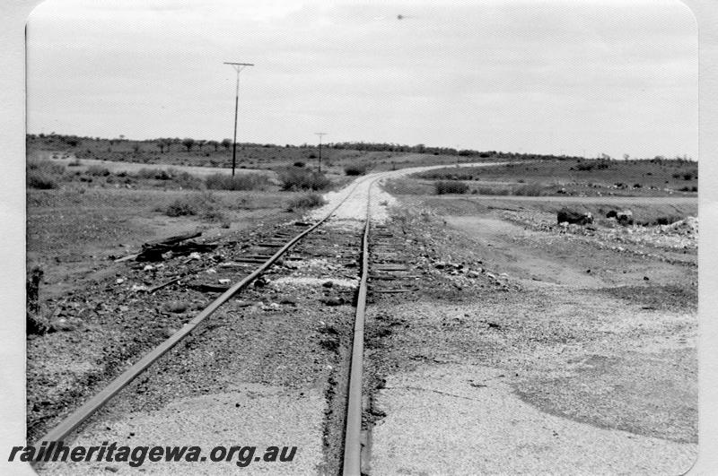 P09526
Near Nannine, Great Northern Highway level crossing, looking north. NR line.
