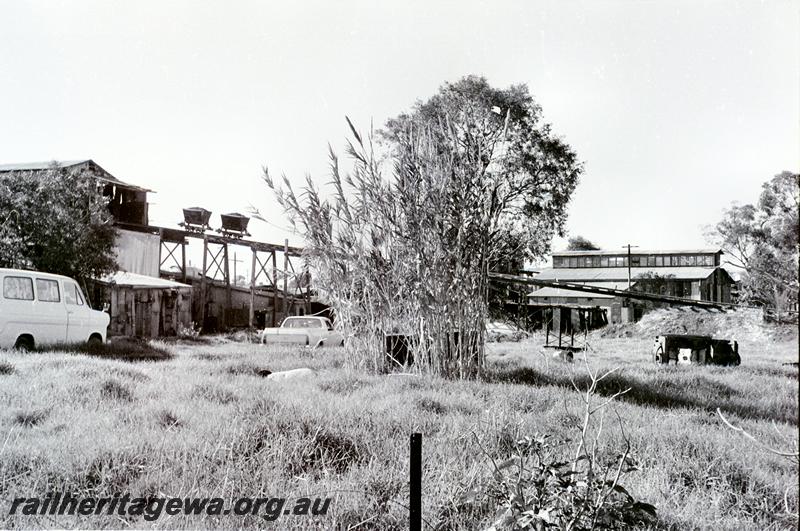 P09540
Hopper wagons on incline, Maylands Brickyards, distant side on view
