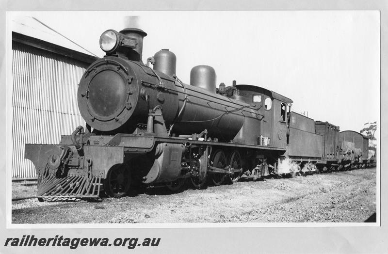 P09560
MRWA A class 25, Moora, MR line, front and side view, goods train. Goggs No. 250
