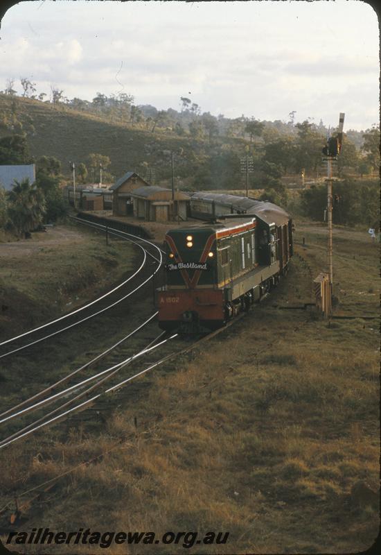 P09607
A class 1502, station buildings, rear view of an upper quadrant signal, Swan View, ER line, hauling a double 