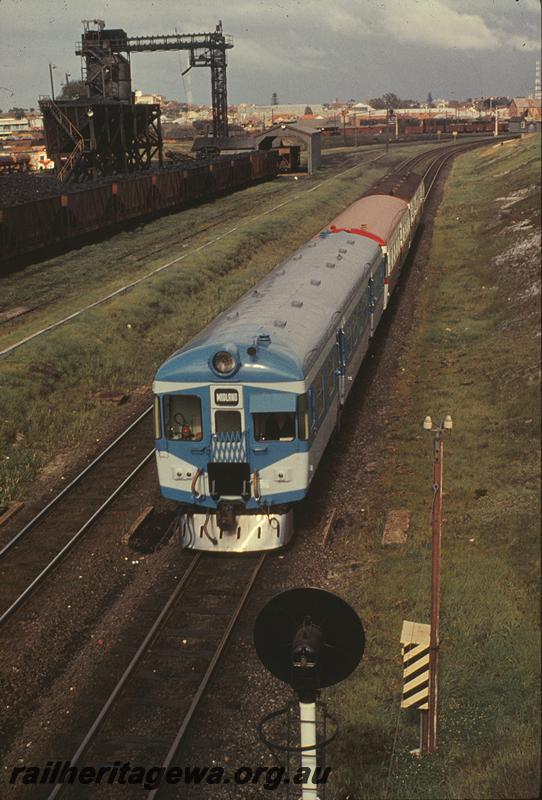 P09734
ADX class 670 in experimental blue livery, suburban train, east end of East Perth loco shed in background. ER line.
