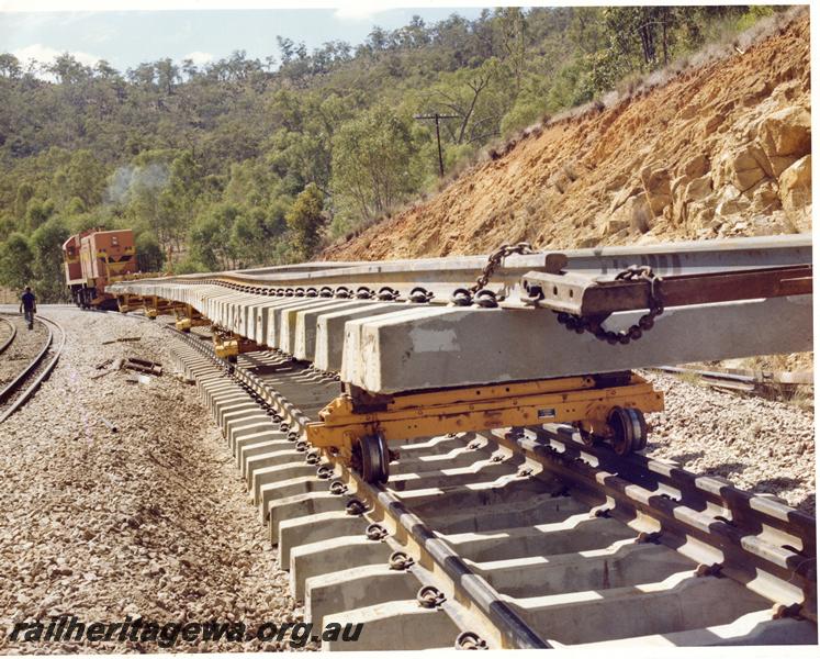 P10020
J class 104, Avon Valley line, hauling a panel of concrete sleepered track, part of the Kwinana-Koolyanobbing Rehabilitation
