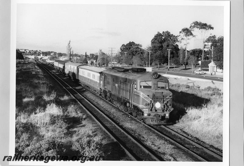 P10109
XA class1414, having departed Subiaco heading for Daglish, Royal Show special.
