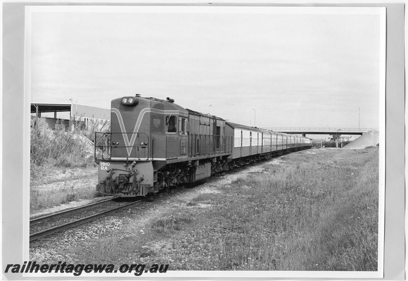 P10120
RA class 1910, East Perth, heading the southbound 