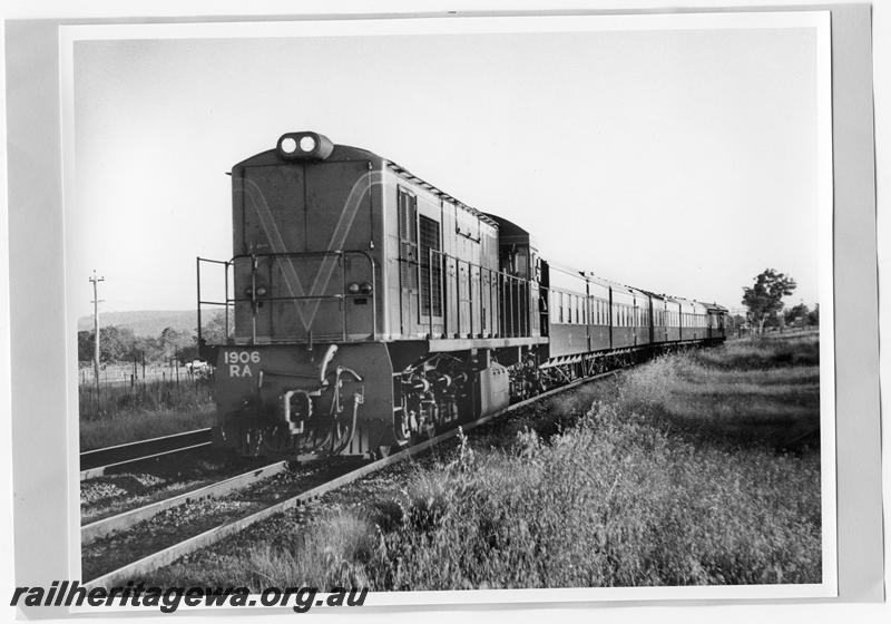 P10124
RA class 1906, heading the southbound 