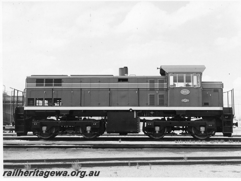 P10482
1 of 2. M class 1852 diesel hydraulic shunting locomotive at Forrestfield. Portion of Yardmaster's building in left background.
