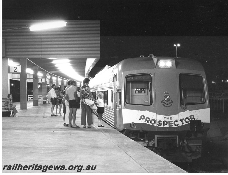 P10485
Prospector railcar shortly after arrival, at 10.30pm, at East Perth Terminal. Judging by the attire of the people on the platform the night may have been warm
