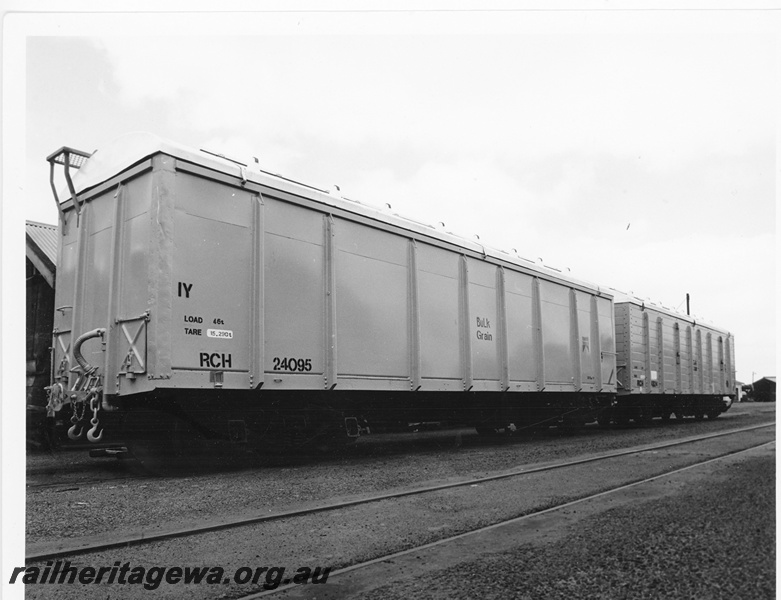 P10513
RCH class 24096 high sided wagon, fitted with roof covers, and stencilled 'Bulk Grain'. This wagon has been constructed in steel compared to the adjoining wooden bodied sample. End and side view.
