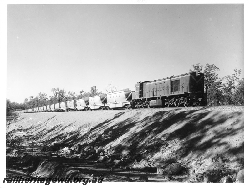 P10536
R class 1904, green livery with side chains hauling loaded XB class bauxite wagons, view along the train.
