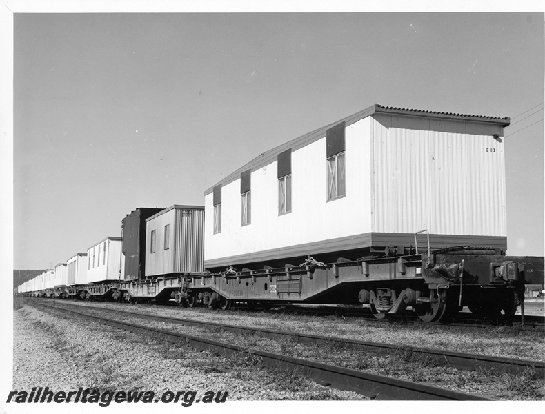 P10605
WF class 30034 standard gauge flat top wagon and sibling vehicles loaded with varying types of transportable buildings.
