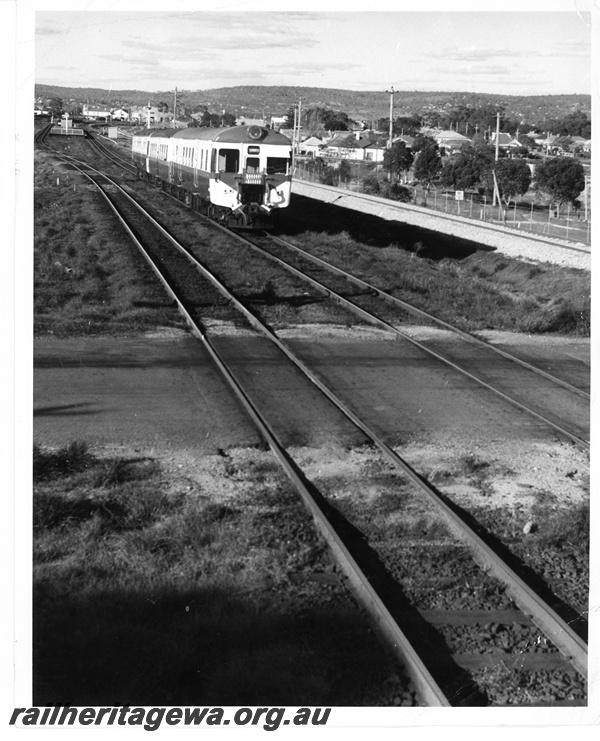 P10634
An unidentified 3 car ADG/ADA/ADG suburban railcar set at West Midland, now Woodbridge, enroute to Perth.
