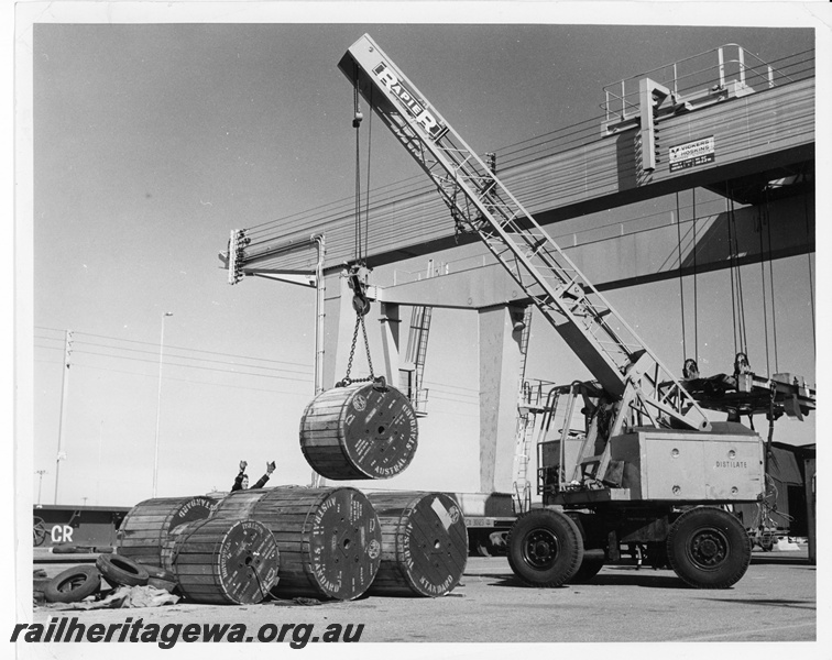 P10647
Austral Standard Cables rolls being lifted by Rapier mobile crane, Vickers Hoskins 25 ton overhead crane, Commonwealth Railways (CR) flat wagon (largely obscured), WQCX class 30123 flat wagon (largely obscured)
