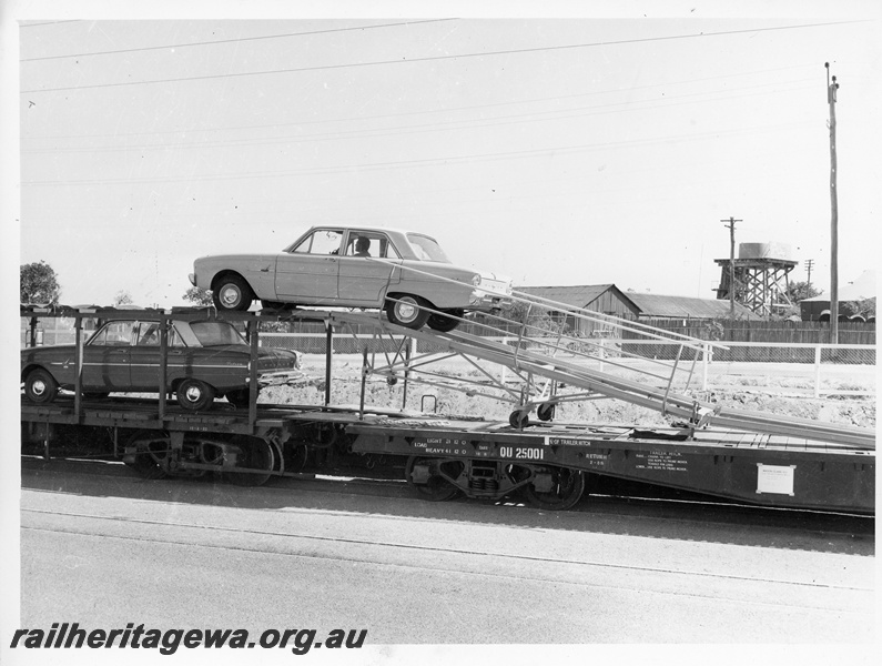 P10778
QU class 25001 narrow gauge flat top wagon equipped with a ramp to assist in driving vehicles onto/off a double deck car carrier wagon at North Fremantle. Same as P4958
