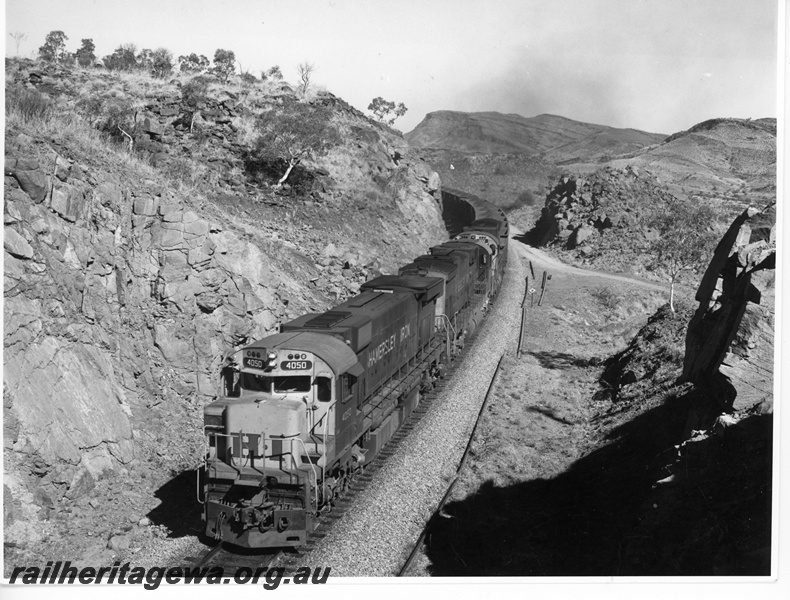 P10904
Hamersley Iron (HI) M636 class 4050, C636 class 3006, 3012 haul loaded iron ore train through Bells Cutting.
