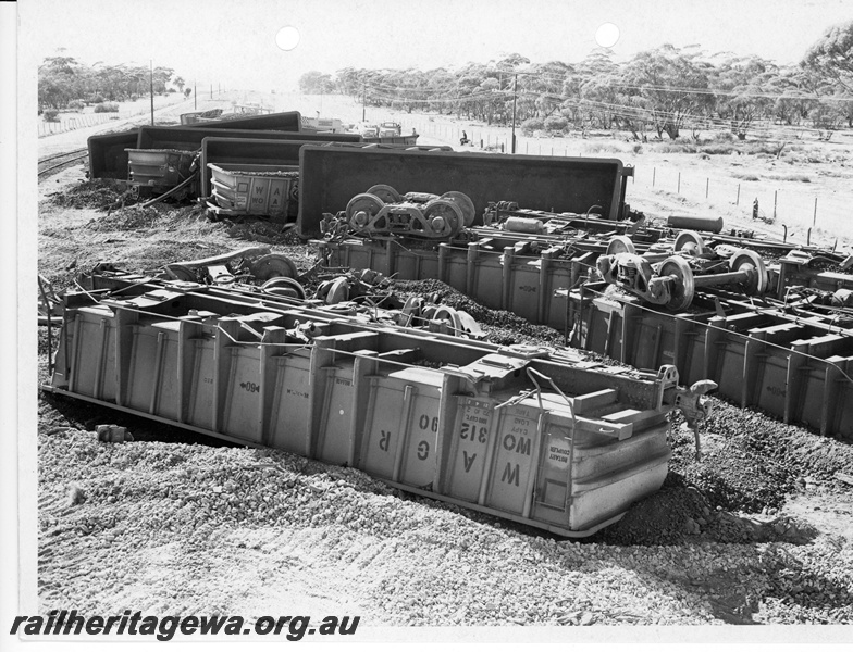 P10919
Derailment of an iron ore train near Southern Cross. 16.3.1973, EGR line. Clean up in progress. See also P10943 and P10944.

