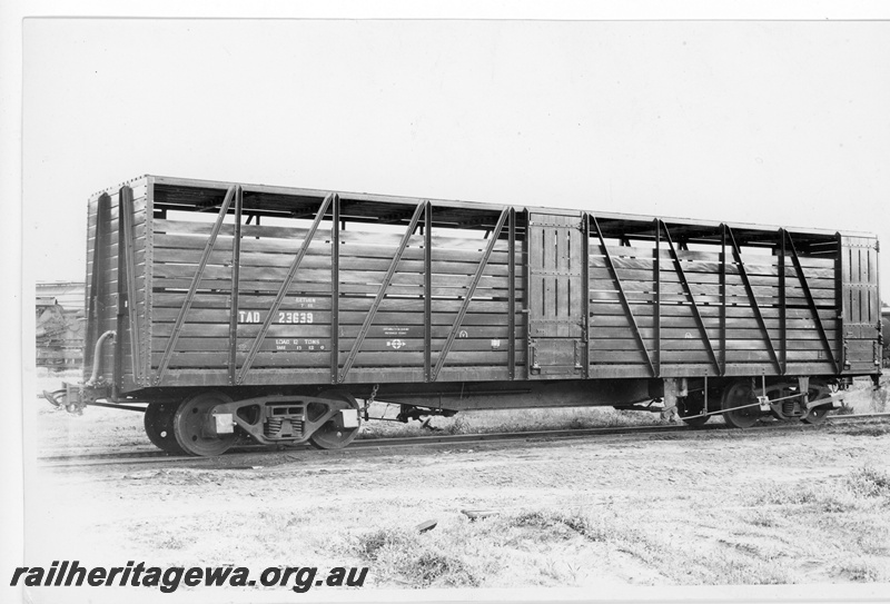 P10968
TAD class 23639 livestock wagon, end and side view
