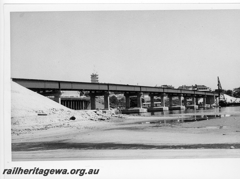 P10972
Concrete and steel bridge under construction, old bridge, port authority building, Fremantle, ER line 
