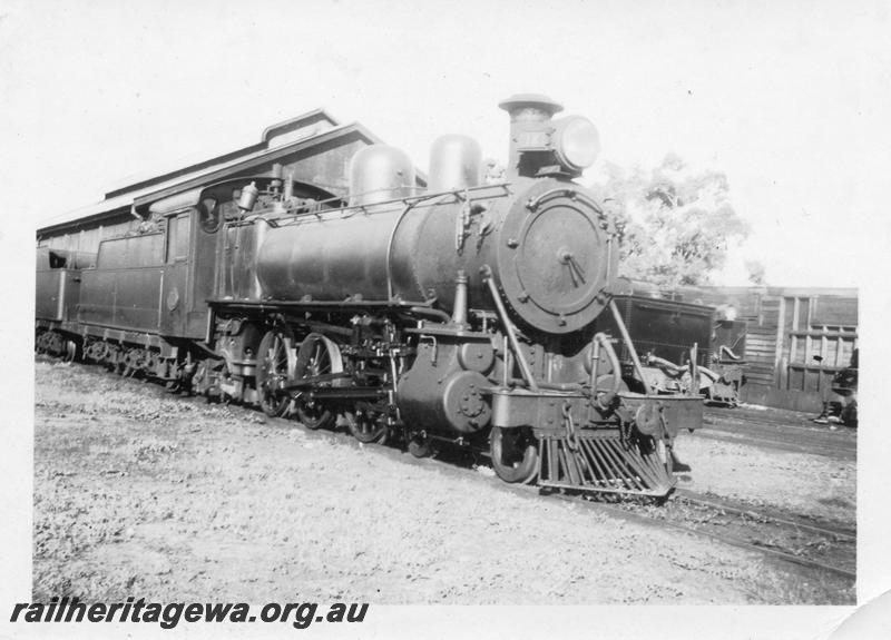 P11020
MRWA C class loco, side and front view
