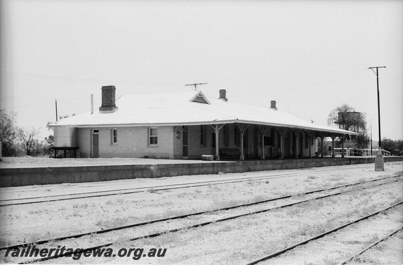P11066
Station building, Yalgoo, NR line, end and trackside view
