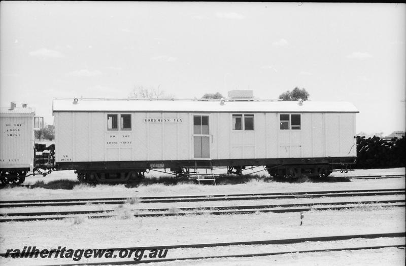 P11071
VW class 40762, ex MRWA KB class 19, Mingenew, MR line, side view.
