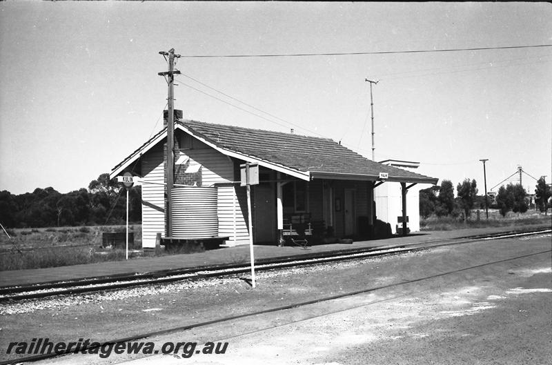 P11195
Station building, Kulin, NKM line, end and trackside view.
