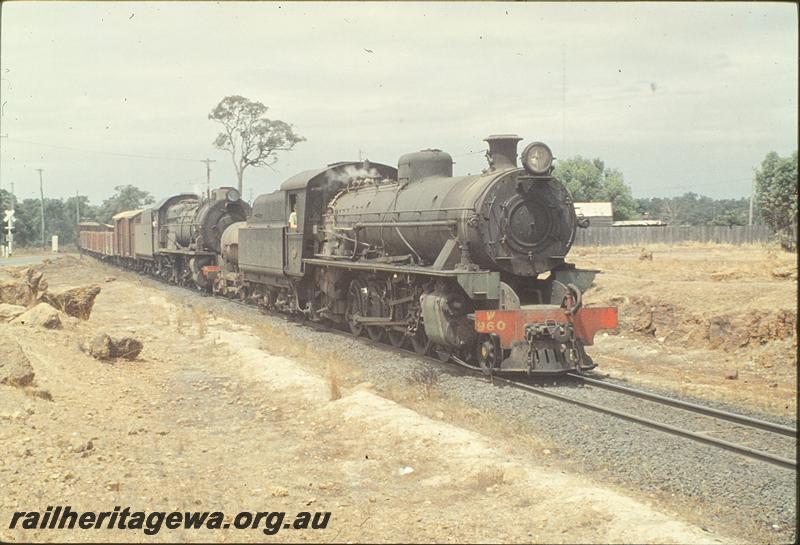 P11332
W class 960 with travelling water tank, S class, goods train, departing Collie. BN line.
