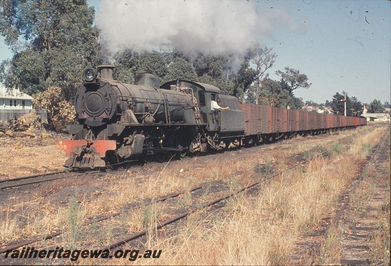 P11366
W class 905, mines shunt to Western No 2, departing Collie. BN line.
