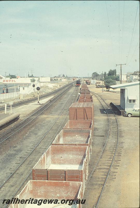 P11411
Bassendean, overall view, west end, signals, goods shed, sidings, U class 655 running around train. ER line. Elevated internal view of open wagons with superphosphate residue
