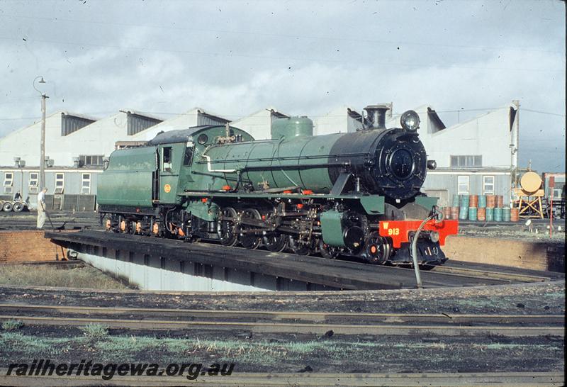 P11429
W class 913, on turntable, East Perth loco shed. ER line.

