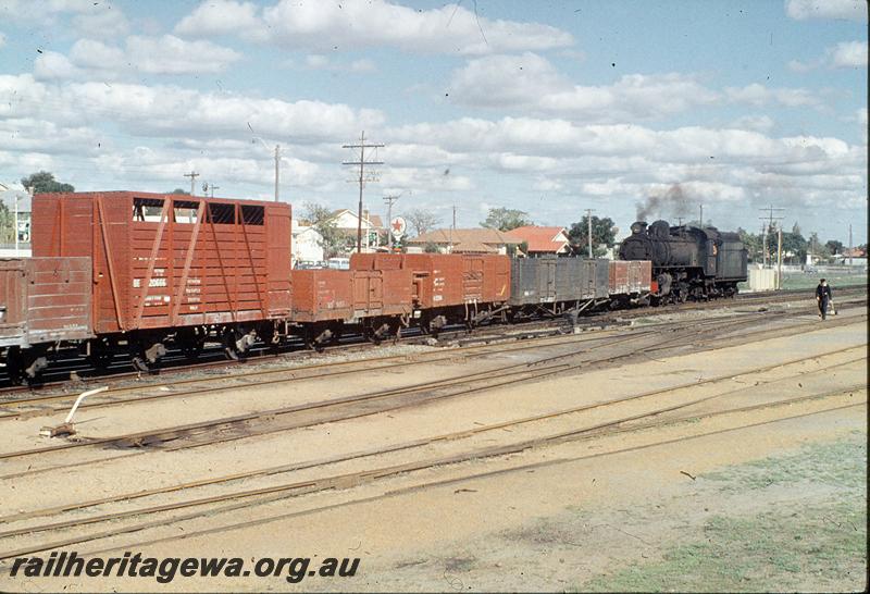 P11440
U class 655, shunting Bassendean. ER line. Ex MRWA L class bogie open wagon and BE class 20666 in the consist

