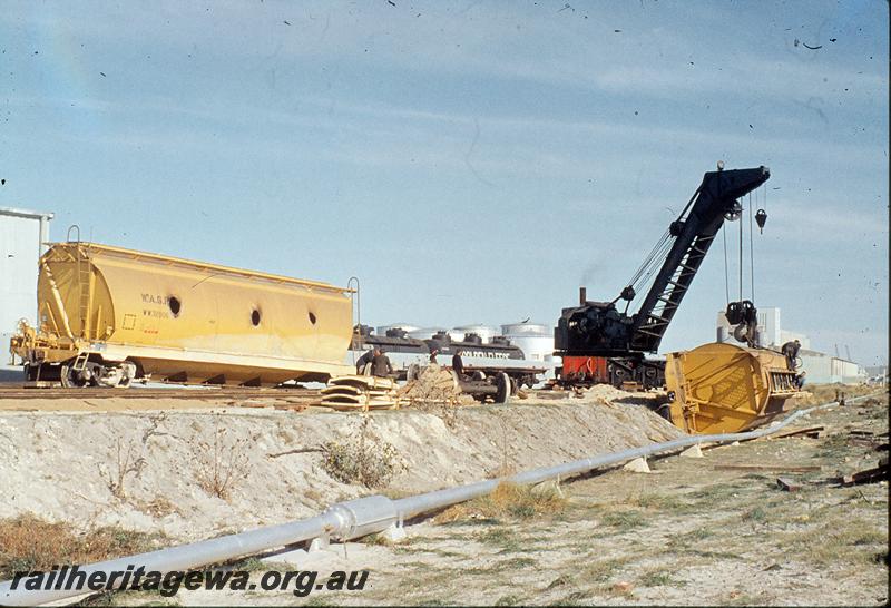 P11449
60 ton Cowans Sheldon breakdown crane, re-railing standard gauge wheat wagons, wheat silo road Leighton yard. ER line.
