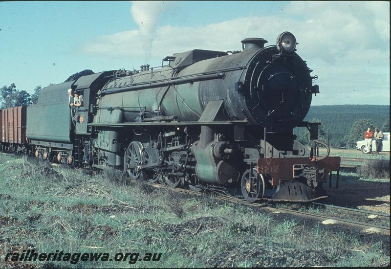 P11534
V class 1212, up coal train, arriving Moorhead. BN line.
