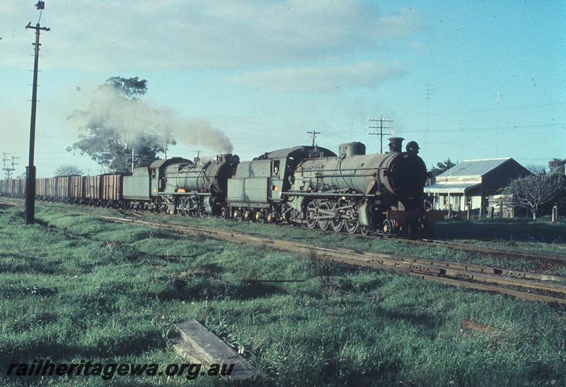 P11542
W class 912, S class on coal train, bracket junction signals in background, Brunswick Junction?
