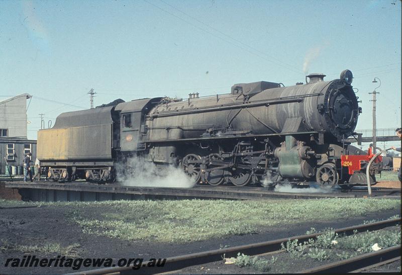 P11559
V class 1204, turntable, East Perth loco shed. ER line.
