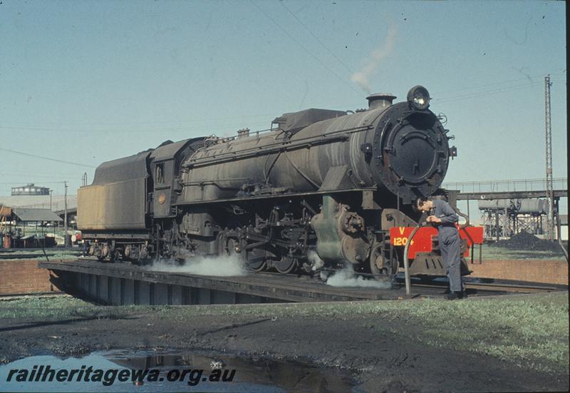 P11560
V class 1204, turntable, East Perth loco shed. ER line.
