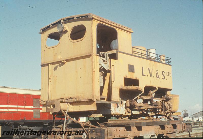 P11609
LV&S loco, on flat wagon, end and side view.
