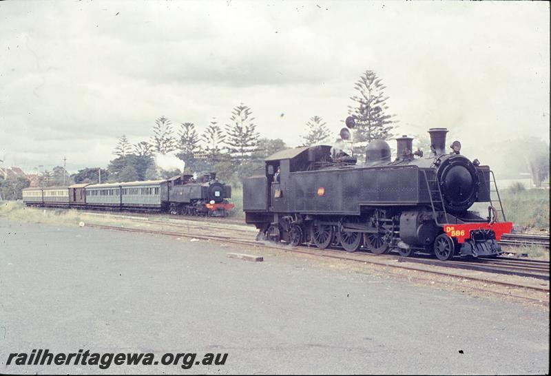 P11692
DD class, show special ready to cross over to back platform, DM class 586 in loco siding, Claremont. ER line.
