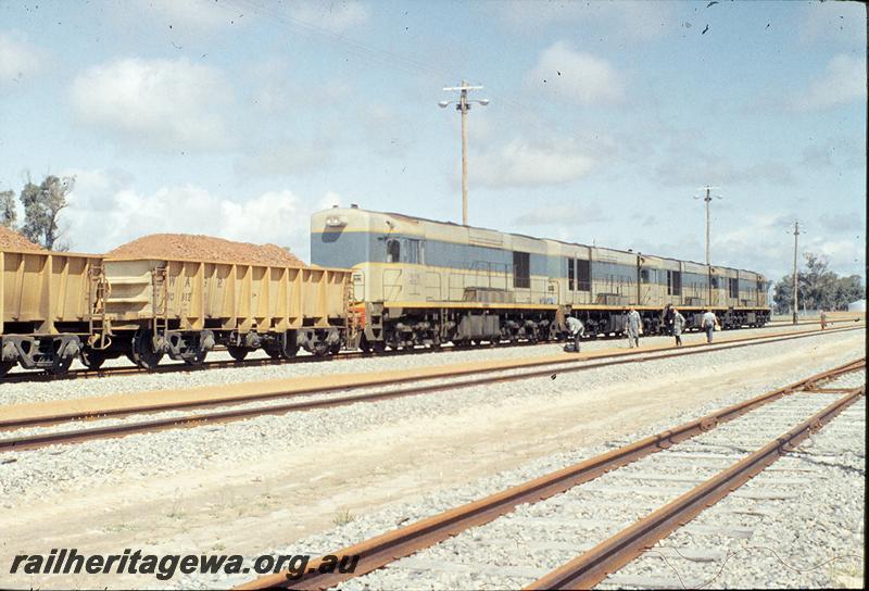 P11723
K class, 4 engines on first iron ore train, Kwinana yard, FM line.

