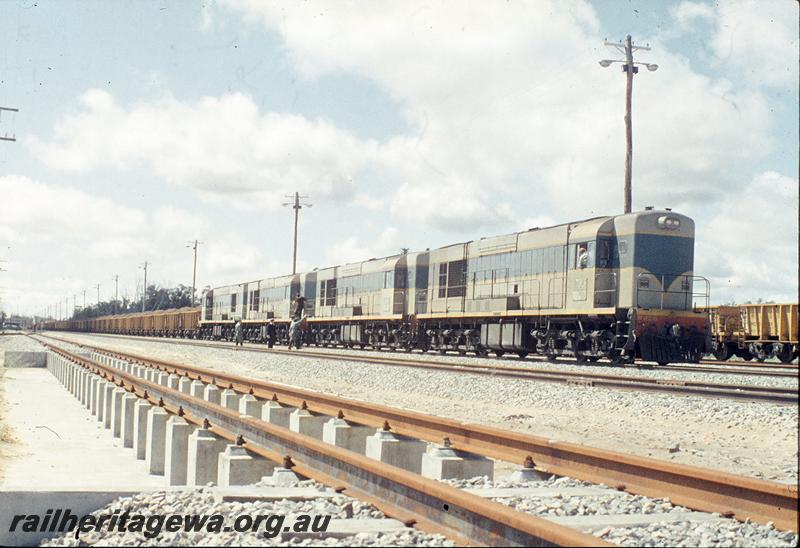 P11725
K class, 4 engines on first iron ore train, Kwinana yard, FM line.

