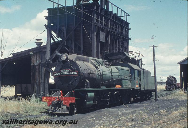 P11752
S class 546, FS class, coaling plant, vintage train carriages in background, Brunswick Junction. SWR line.
