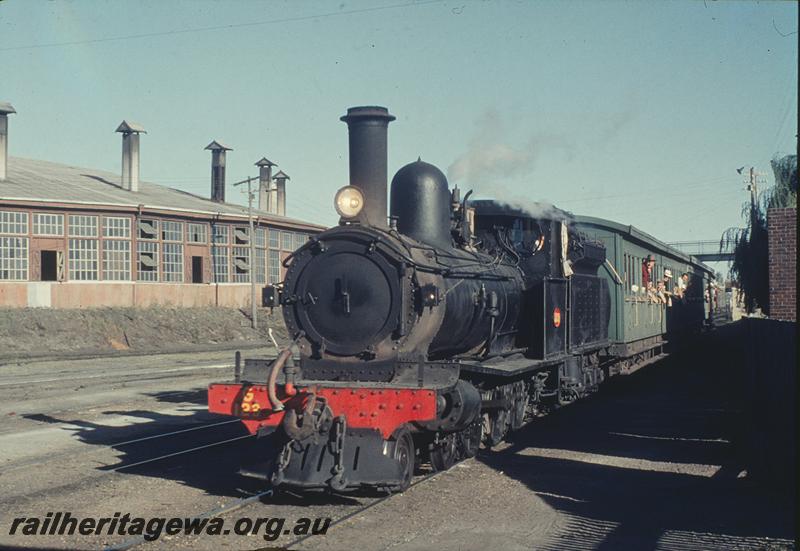 P11944
G class 123 on special train, arriving Bunbury, roundhouse in background. SWR line.
