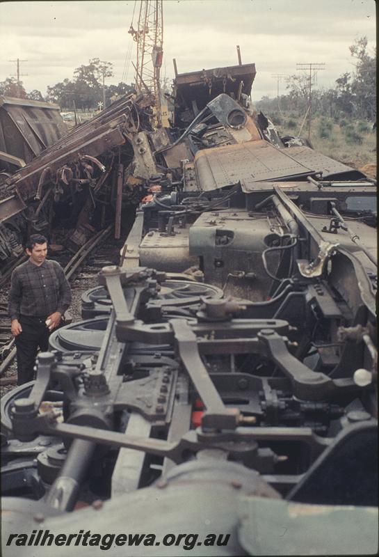 P11983
V class 1206, Y class 1105 in background, Mundijong Junction accident. SWR line.
