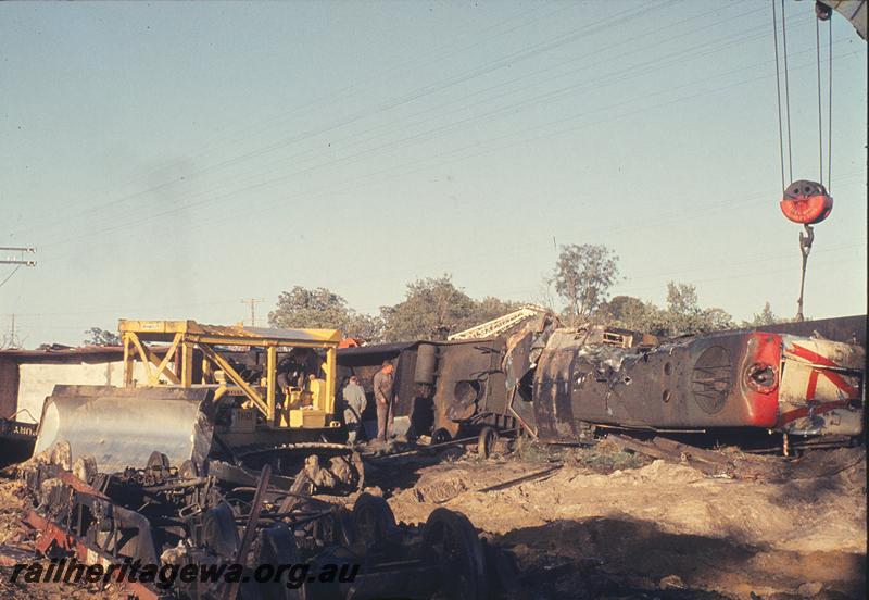 P11991
Y class 1105, being lifted, Mundijong Junction accident. SWR line.
