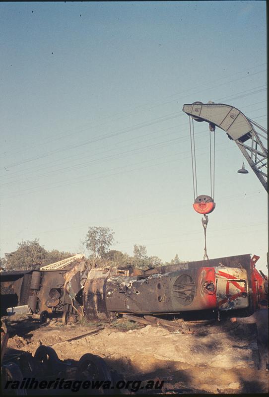 P11992
Y class 1105, being lifted, Mundijong Junction accident. SWR line.
