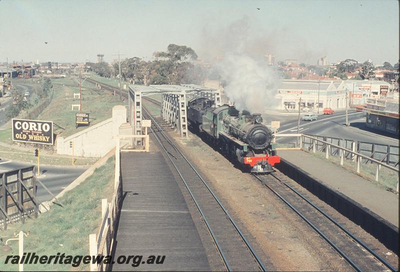 P12120
PM class 701, DD class 593, subway bridge, part of platform, Mount Lawley. Delivery of DD to old Northam loco. ER line.
