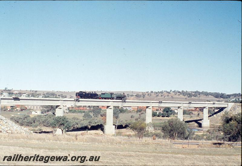 P12129
PM class 701, DD class 593, on deviation bridges, West Northam. Delivery of DD to old Northam loco. ER line.
