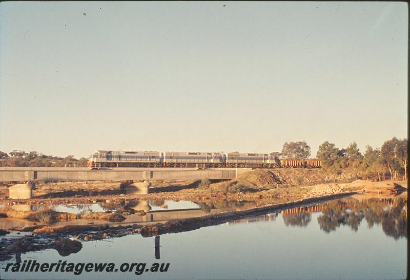 P12139
L class, triple headed ore train, Avon River Bridge, Northam. SG line.
