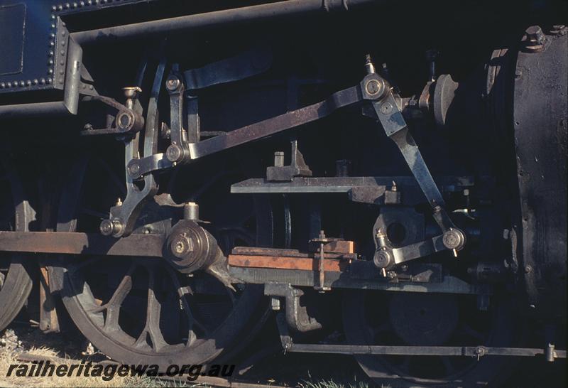 P12147
DD class 591, detail of remains of valve gear, waiting move to Northam, East Perth loco shed. ER line.
