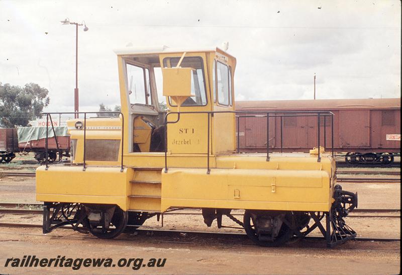 P12156
Shunting tractor ST1 