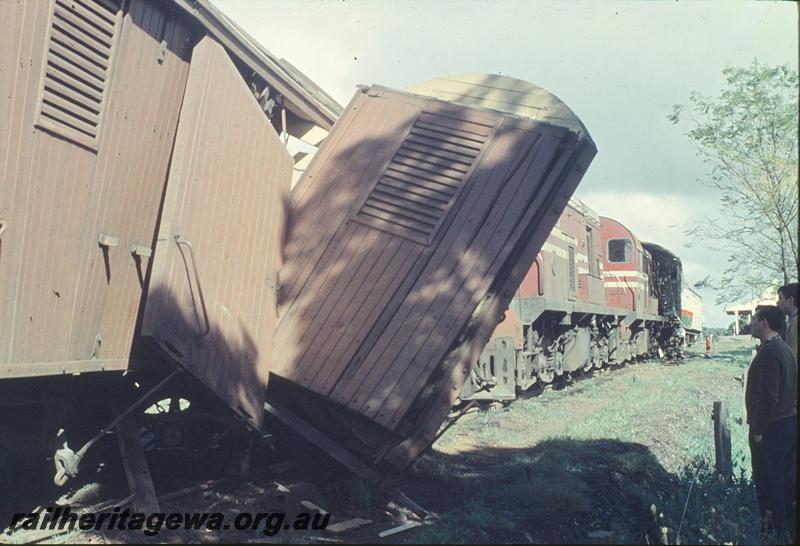 P12224
Wreckage behind F class locos, Gingin accident. MR line.
